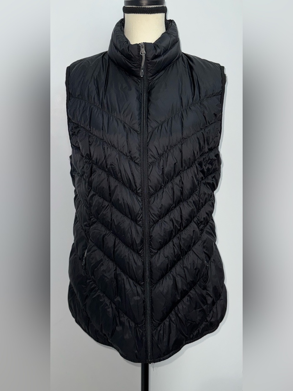 32 degrees heat black packable down Vest size Large - With‎ bag